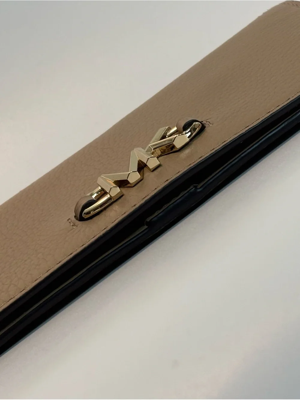 MICHAEL KORS ($158) Izzy Large Slim Wallet in Camel Pebbled Leather (Retail)